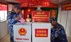 Vùng 2 Hải quân hoàn thành xuất sắc nhiệm vụ bầu cử sớm giữa trùng khơi