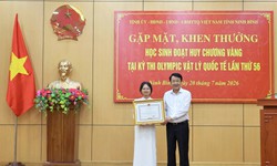 Ninh Bình: Trao thưởng cho nữ sinh đoạt Huy chương Vàng Olympic Vật lý quốc tế