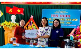 Trường THPT Mai Hắc Đế chia sẻ với đồng bào vùng lũ