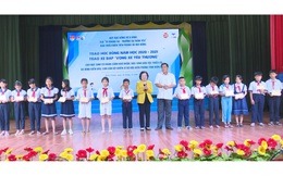 Trao 55 suất học bổng Vừ A Dính cho các em học sinh Kiên Giang