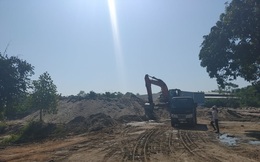 Phú Thọ: Bến cát không phép ngay dưới chân cầu Phong Châu