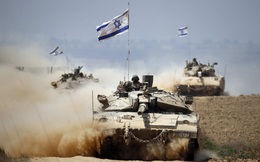 Giữa lúc 'tứ bề thọ địch', Israel khiến thế giới kinh ngạc: Những màn 'hô biến' vũ khí tài tình