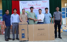 Tạp chí Doanh nghiệp và Tiếp thị mang “Đông ấm biên cương” đến học sinh vùng cao