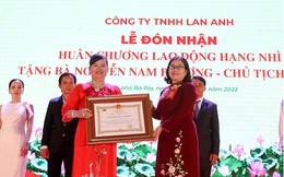 Doanh nhân Nguyễn Nam Phương và Công ty TNHH Lan Anh nhận Huân chương Lao động