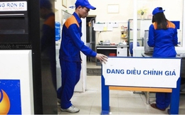 Giá xăng giảm thêm hơn 900 đồng/lít