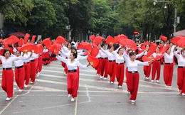 Vinamilk đồng hành cùng hàng ngàn người cao tuổi đồng diễn thể dục dưỡng sinh tại Hà Nội