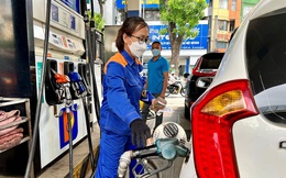 Giá xăng giữ nguyên, dầu tăng nhẹ