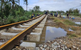 Đường sắt dốc sức khẩn trương khắc phục hư hỏng do mưa lũ, phấn đấu sớm thông tuyến