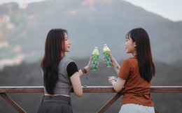 Nhấp trà, thở sâu, sống chậm: Bí quyết giảm stress cuối năm của Gen Z