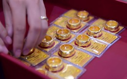 Giá vàng tăng mạnh, người dân ồ ạt mua vàng, nhiều chuyên gia dự báo kịch bản "quay xe" tuần tới?