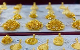 Giá vàng hôm nay 2/12: Vàng trong nước bám sát vàng thế giới