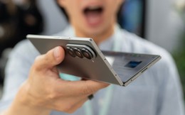 Nói thật, điện thoại gập mỏng quá cũng... chẳng để làm gì
