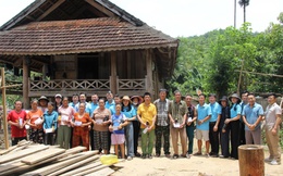 Gửi gắm yêu thương đến đồng bào vùng lũ