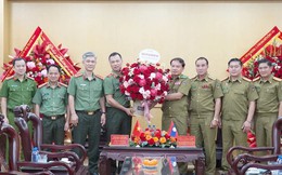 Công an tỉnh Hủa Phăn thăm, chúc mừng Công an tỉnh Thanh Hóa