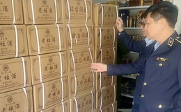 Tiêu hủy hơn 2.200 chai rượu ngoại nhập lậu, không rõ nguồn gốc