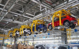Thị trường ô tô tăng tốc, xe hybrid bứt phá doanh số