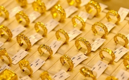 Giá vàng hôm nay 2/2: Tiếp đà lao dốc