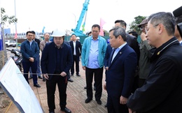 Chủ tịch TP Hà Nội kiểm tra, chúc Tết công nhân công trường các dự án chống úng ngập