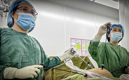 Phẫu thuật nội soi bảo tồn thai nhi 22 tuần cho thai phụ bị xoắn buồng trứng hoại tử