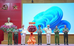Công an Đồng Nai trao tặng Huy hiệu 30 năm tuổi Đảng