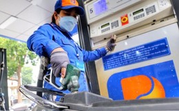 Giá xăng E10 tăng gần 1.000 đồng/lít