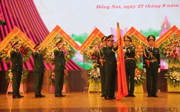 Trường Đại học Nguyễn Huệ đón nhận Huân chương Bảo vệ Tổ quốc hạng Nhất