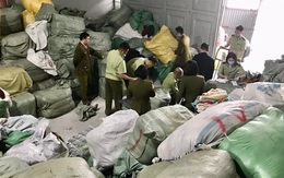 Tạm giữ gần 30 tấn quần áo secondhand nhập lậu được rao bán trên FB