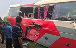 Vụ tàu hỏa tông xe chở 40 học sinh: Lỗi do tài xế xe ô tô?