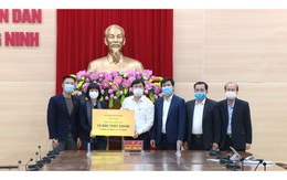 Quảng Ninh tiếp nhận 10.000 test xét nghiệm COVID-19 từ Tập đoàn Sun Group