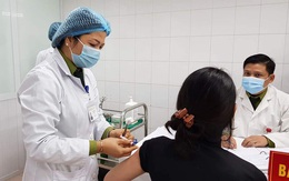 Gần 53.000 người Việt Nam đã tiêm vắc xin COVID-19