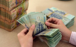 Lãi suất tiết kiệm bất ngờ vọt lên 8,2%/năm
