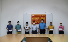 Thái Bình: Vừa trao quà vừa kiểm tra công tác phòng, chống dịch Covid-19.
