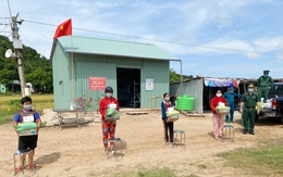 Đồn Biên phòng Cửa khẩu Quốc tế Hà Tiên chia sẻ khó khăn với người dân bị ảnh hưởng bởi COVID-19