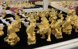 Giá vàng hôm nay 16/8: Mất mốc 1.800 USD/ounce