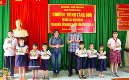 Bộ đội Biên phòng TP. Hồ Chí Minh: Trao tặng 30 phần quà cho học sinh hoàn cảnh khó khăn tại xã Thạnh An