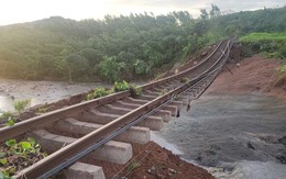 Bão và mưa lũ liên tiếp tàn phá hạ tầng giao thông trên cả nước