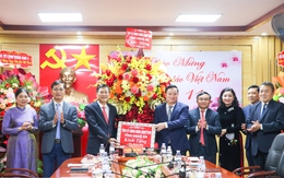 Bí thư Tỉnh ủy Nghệ An chúc mừng Sở GD&ĐT nhân dịp kỷ niệm 43 năm Ngày Nhà giáo Việt Nam