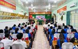 Trường Tiểu học Vĩnh Phong 2 họp mặt kỷ niệm 43 năm ngày Nhà giáo Việt Nam 20/11