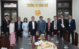 Thành phố Huế: Lãnh đạo UBND tỉnh thăm nhiều trường học chúc mừng Ngày Nhà giáo Việt Nam