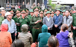 Đại tướng Phan Văn Giang thăm hỏi, tặng quà người dân vùng rốn lũ ở Gia Lai