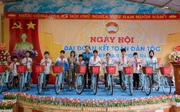 Hưng Yên: Trao tặng xe đạp cho học sinh có hoàn cảnh khó khăn