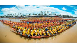 Kịch tính màn Đua ghe Ngo trên dòng sông Maspéro