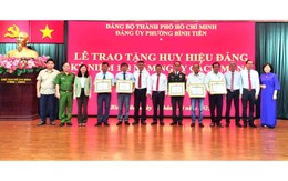 TP.HCM: Tặng, truy tặng Huy hiệu Đảng cho 3.088 đảng viên