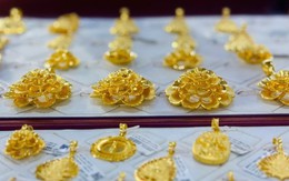 Giá vàng hôm nay 2/12: Vàng trong nước bám sát vàng thế giới