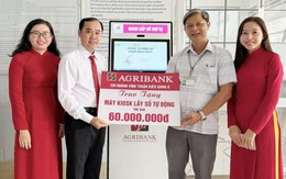 Agribank chi nhánh Vĩnh Thuận Kiên Giang II tặng máy Kiosk đăng ký khám chữa bệnh cho TTYT Vĩnh Thuận