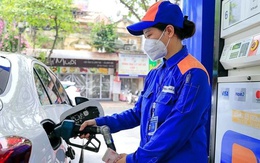 Giá xăng trong nước ngày mai có thể giảm khoảng 350-450 đồng/lít