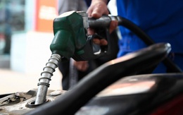 Giá xăng dầu tiếp tục giảm, RON95 về dưới 20.000 đồng một lít