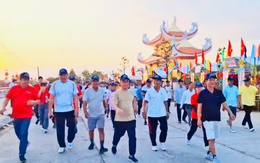 Agribank chi nhánh Vĩnh Thuận Kiên Giang II tham gia đi bộ gây quỹ “Vì người nghèo”