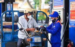 Giá xăng dầu tiếp tục giảm, RON 95 xuống gần mức 19.000 đồng/lít