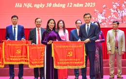 Trường Chính trị TP Cần Thơ nhận cờ thi đua đơn vị dẫn đầu của Học viện Chính trị quốc gia Hồ Chí Minh